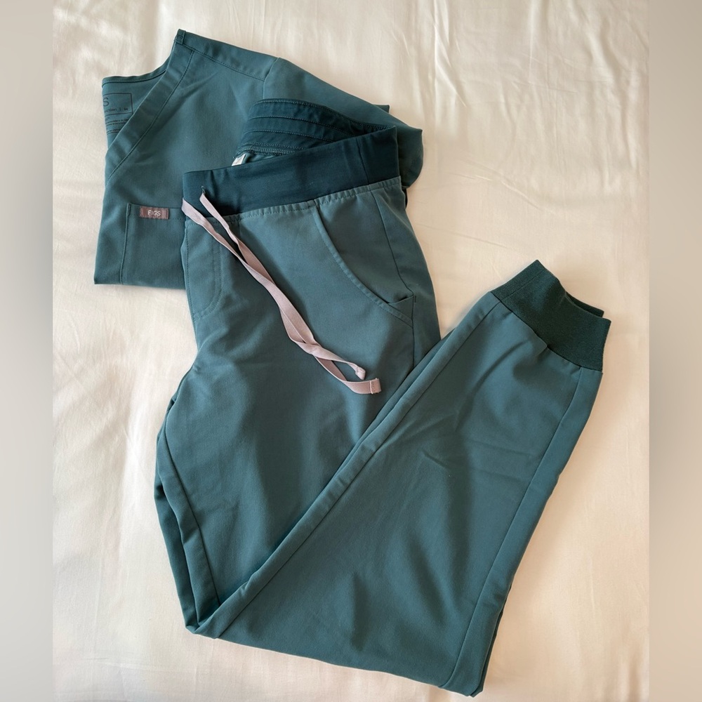 Figs Teal M Joggers w/ M Catarina top